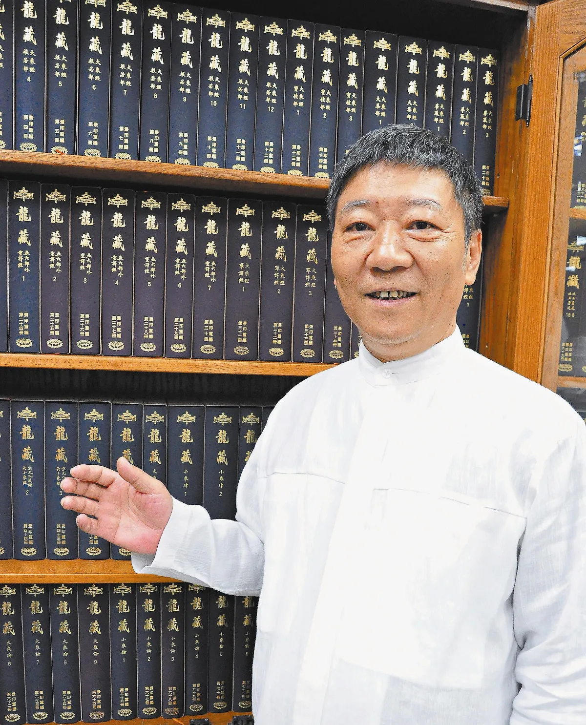 佛典傳千古 許金興嚴謹印經書