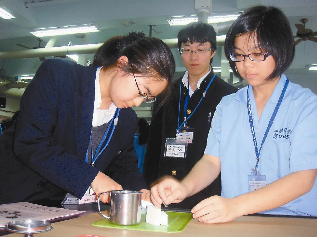 日本船橋高校、蘭陽女中 聯手玩科學