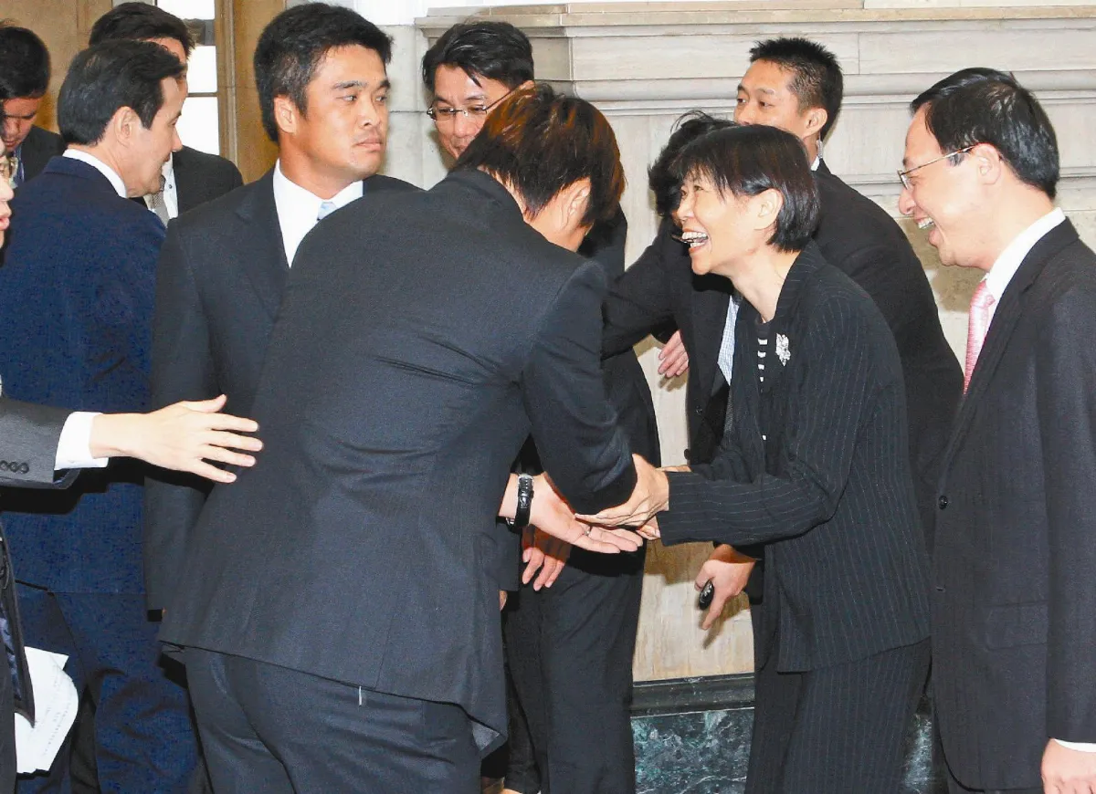 象迷周美青 急呼恰恰討握手