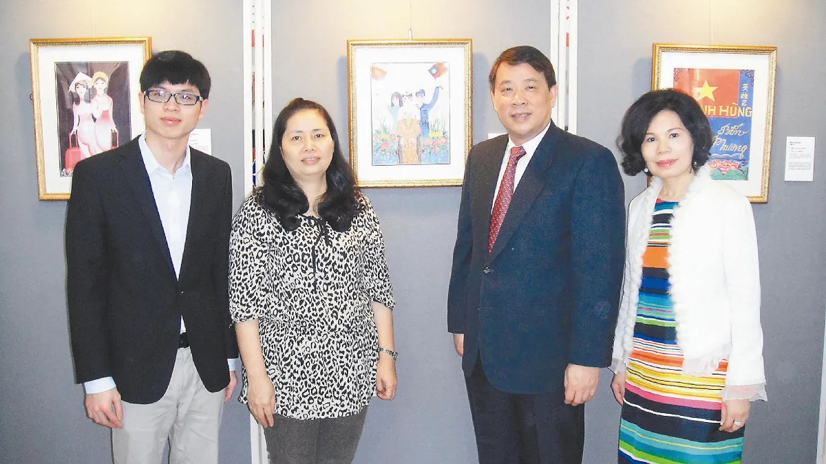 雇主阿公教畫 越籍看護開展