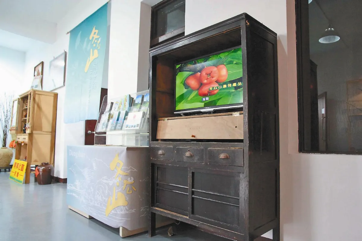 儲菜櫃裝電視 播放農村記憶