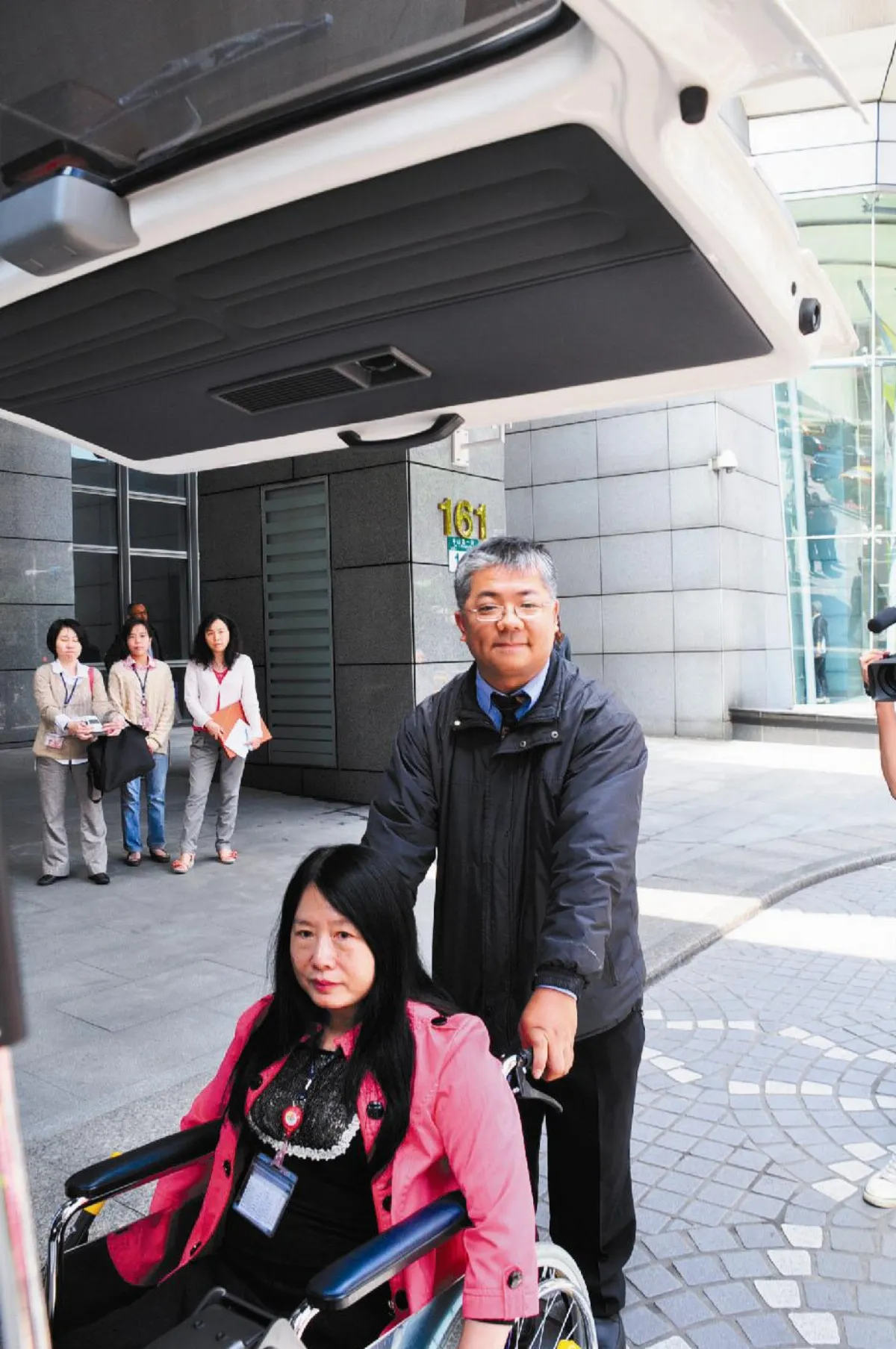 每月1萬存7年 買復康巴士助人