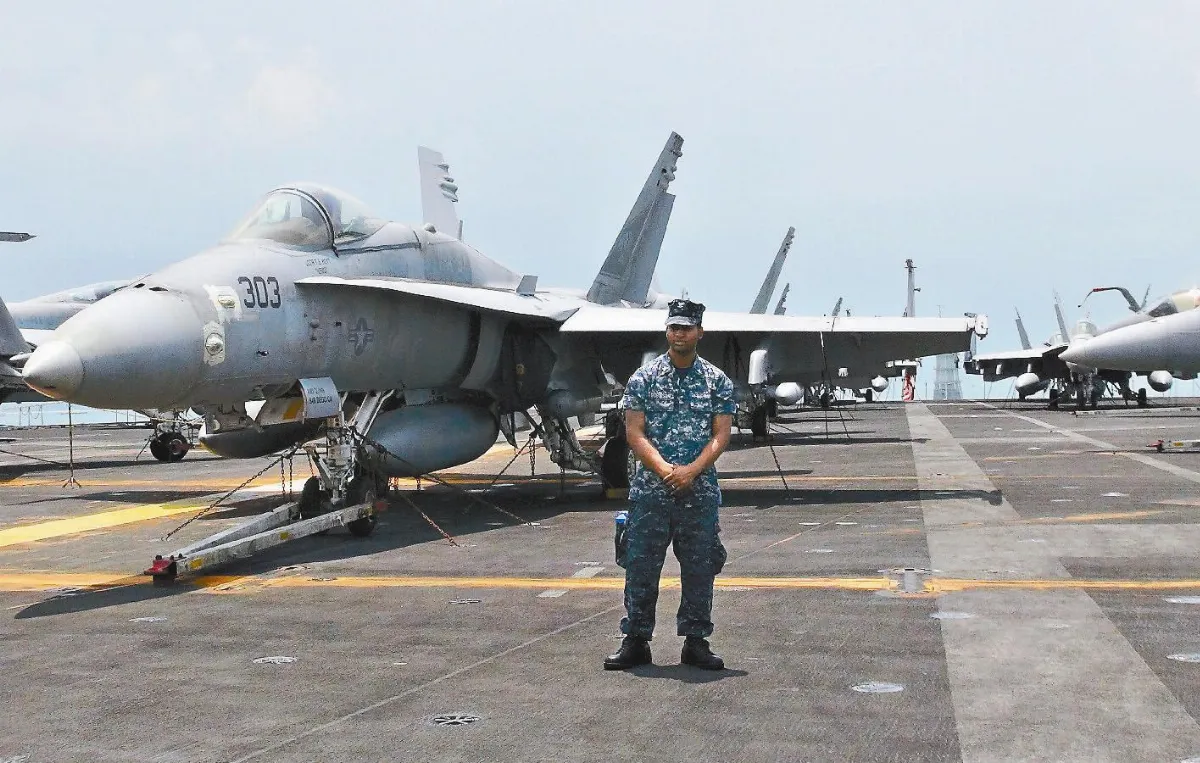 加強友好關係 美航母訪星