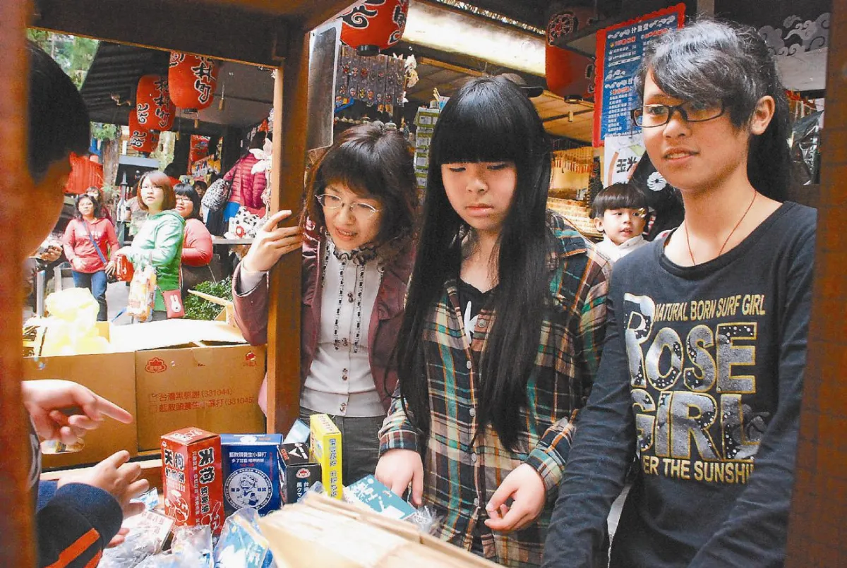 內湖國小一日店長 義賣助學