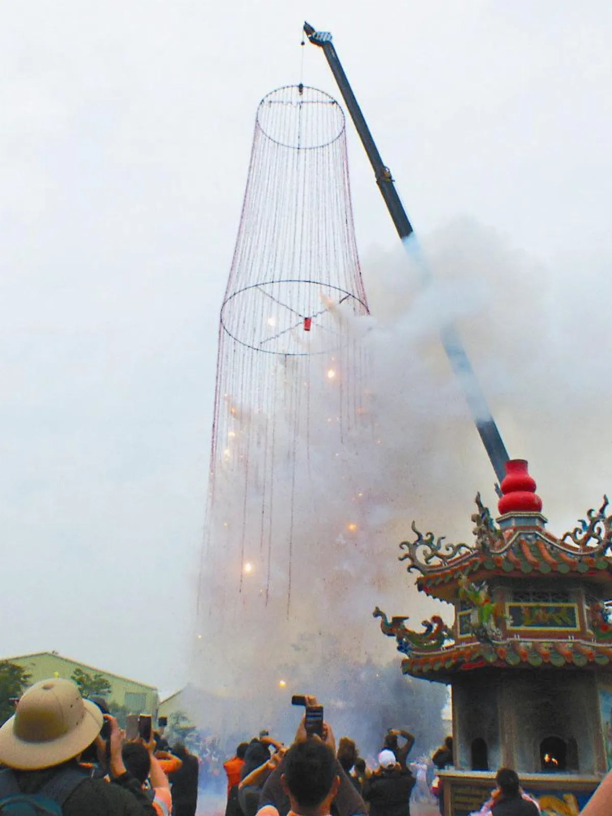 彰化埤頭鄉南雲寺    層樓龍炮陣迎大甲媽