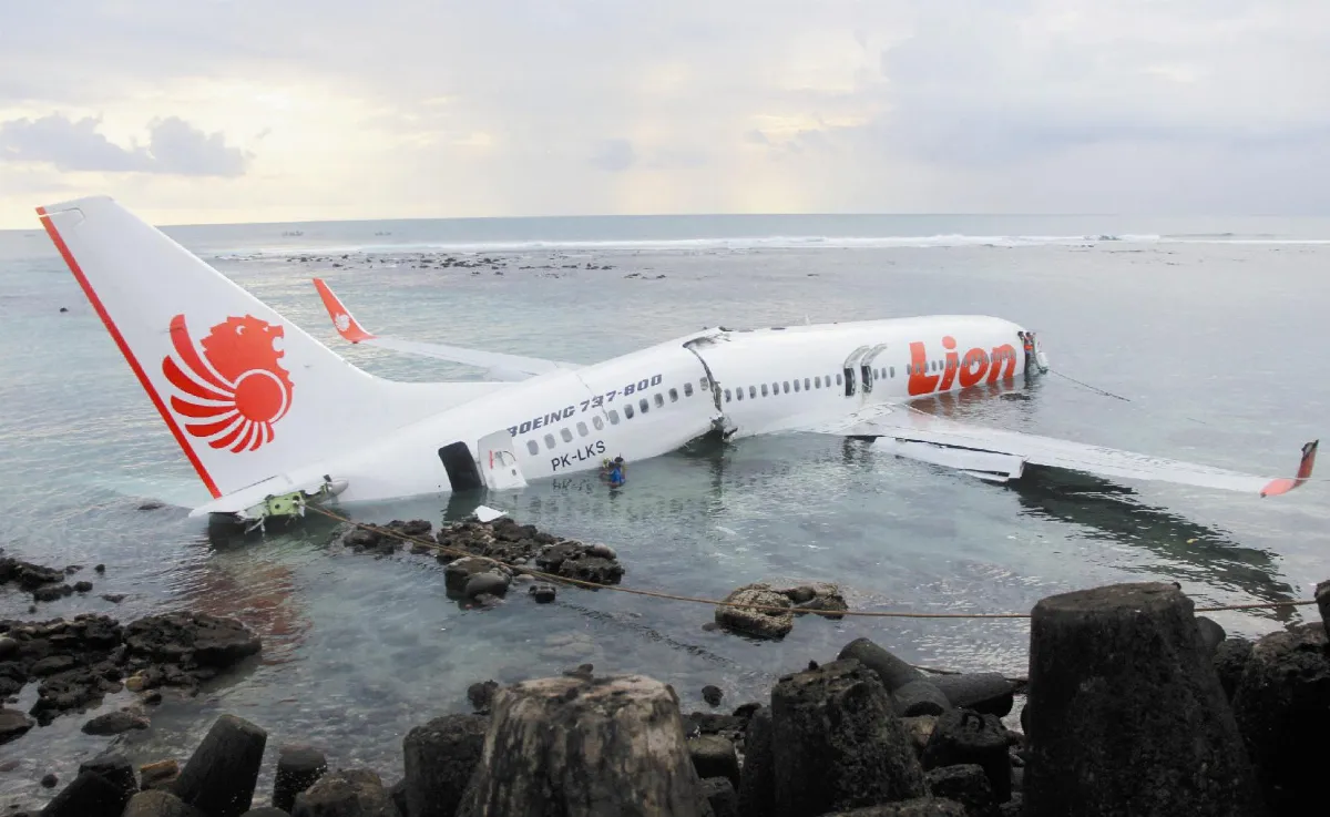 峇里島客機墜海 逾百乘客全獲救