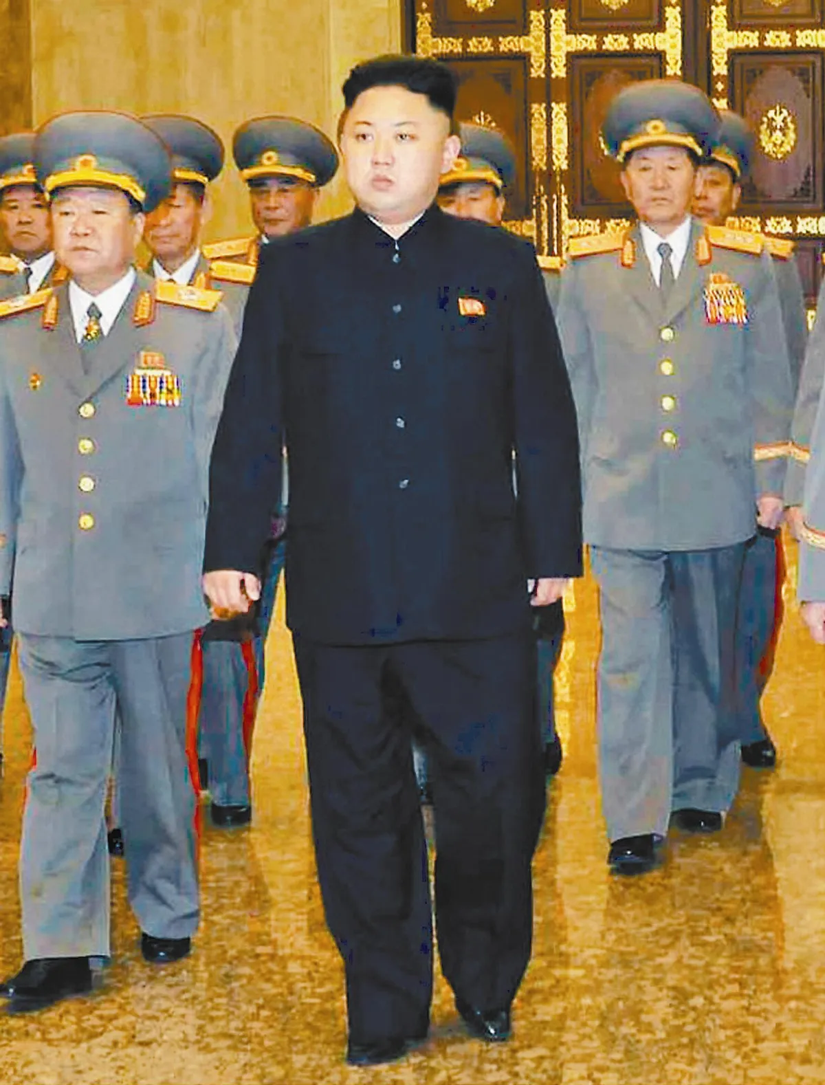 神隱兩周 金正恩露面參拜祖父
