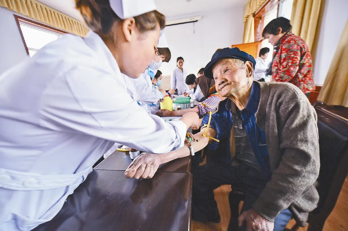 為孤獨老人免費體檢