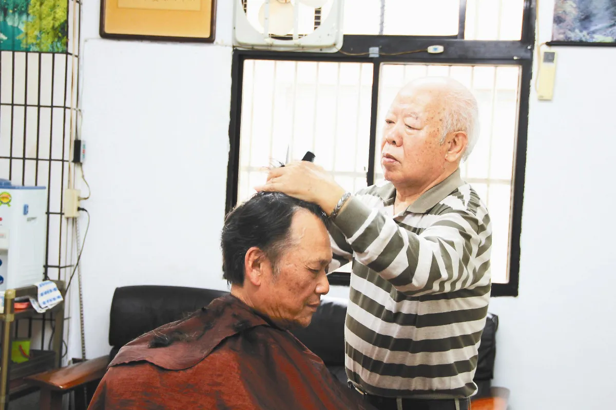 國寶剃頭師 5代同堂均主顧