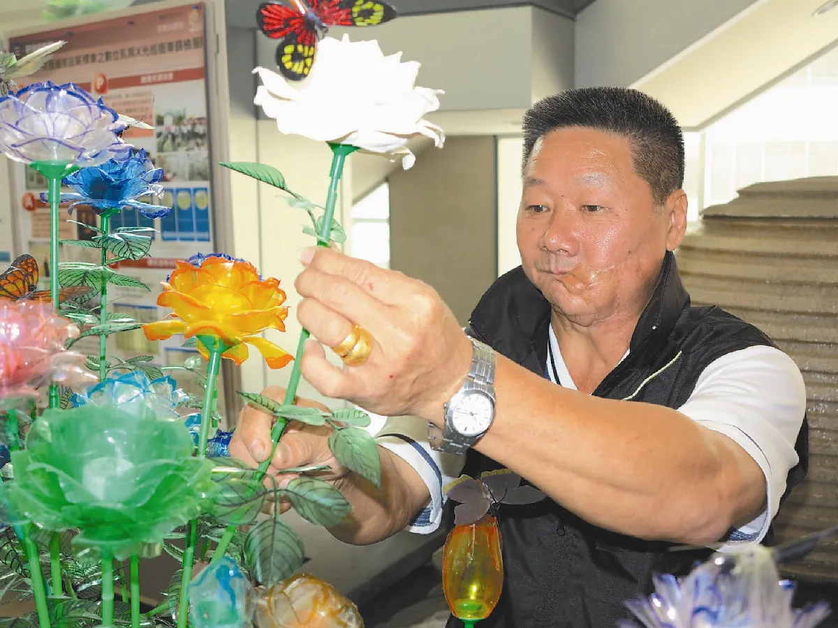 藉創作熬過 療程 廢棄物化 藝品