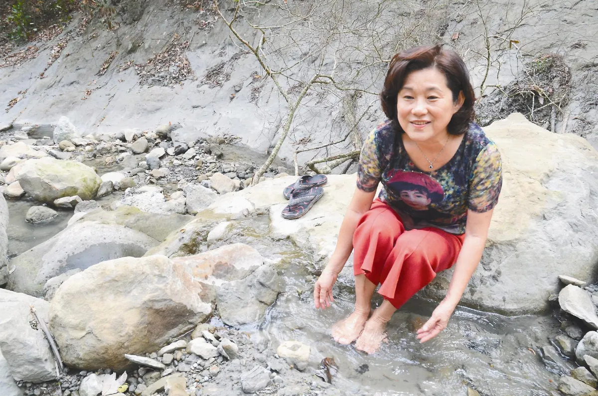 她不傻 她愛上一條河