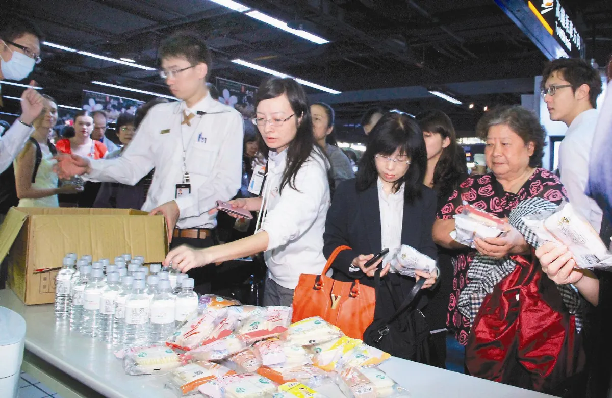 高鐵停擺5小時 3.5萬人也停擺