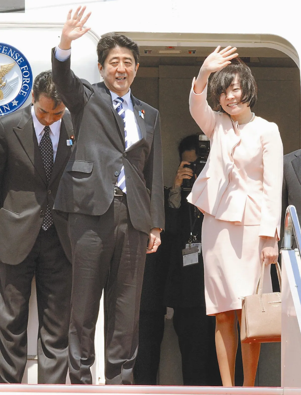 安倍訪俄 拉攏制中意味濃