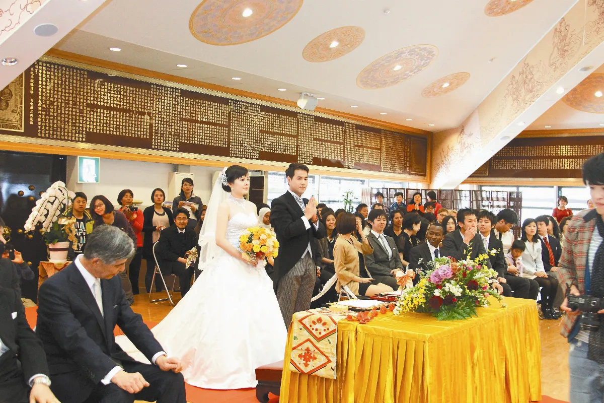 本栖寺佛化婚禮 宛如聯合國