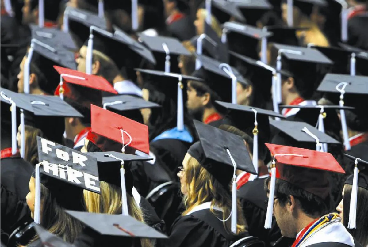 大學文憑貶值  美青年失業、屈就