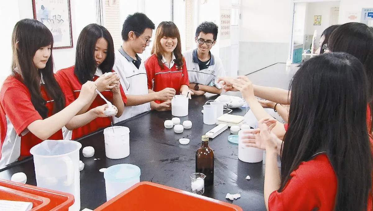 學以致用 自製保溼精華霜送媽媽