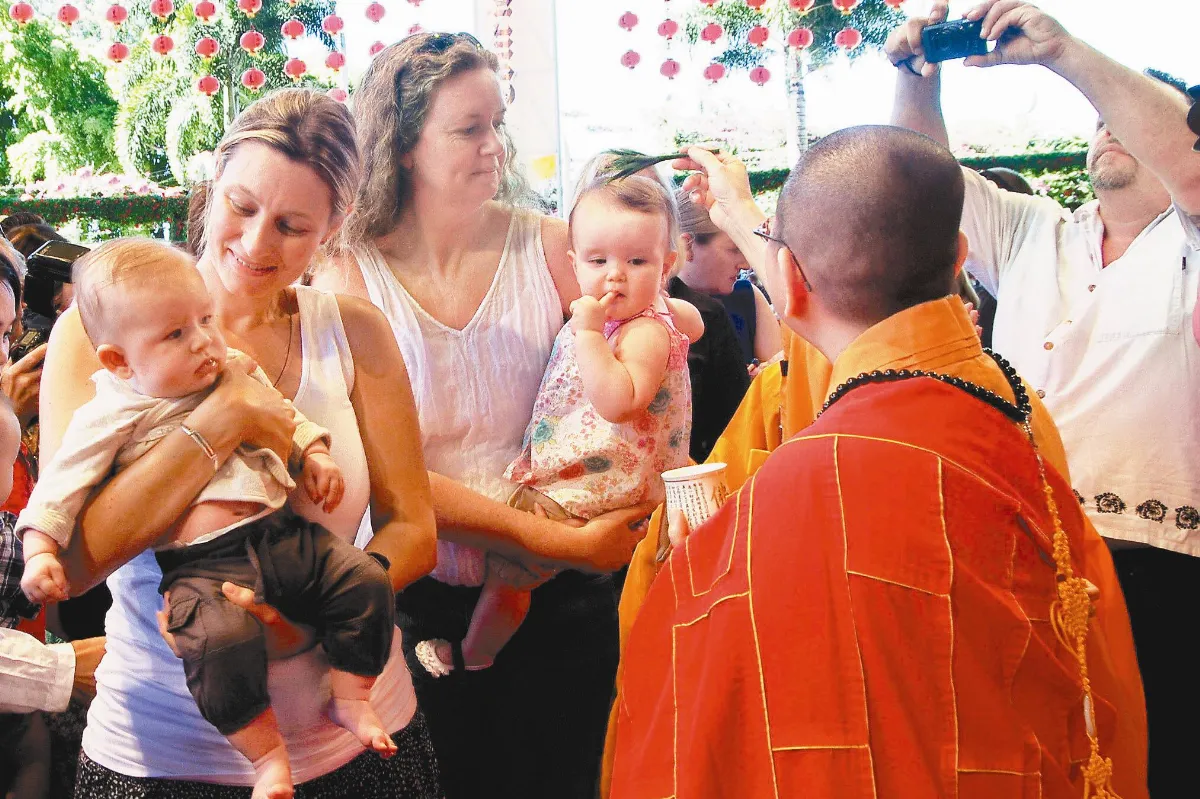 海內外同步浴佛祈福有保庇