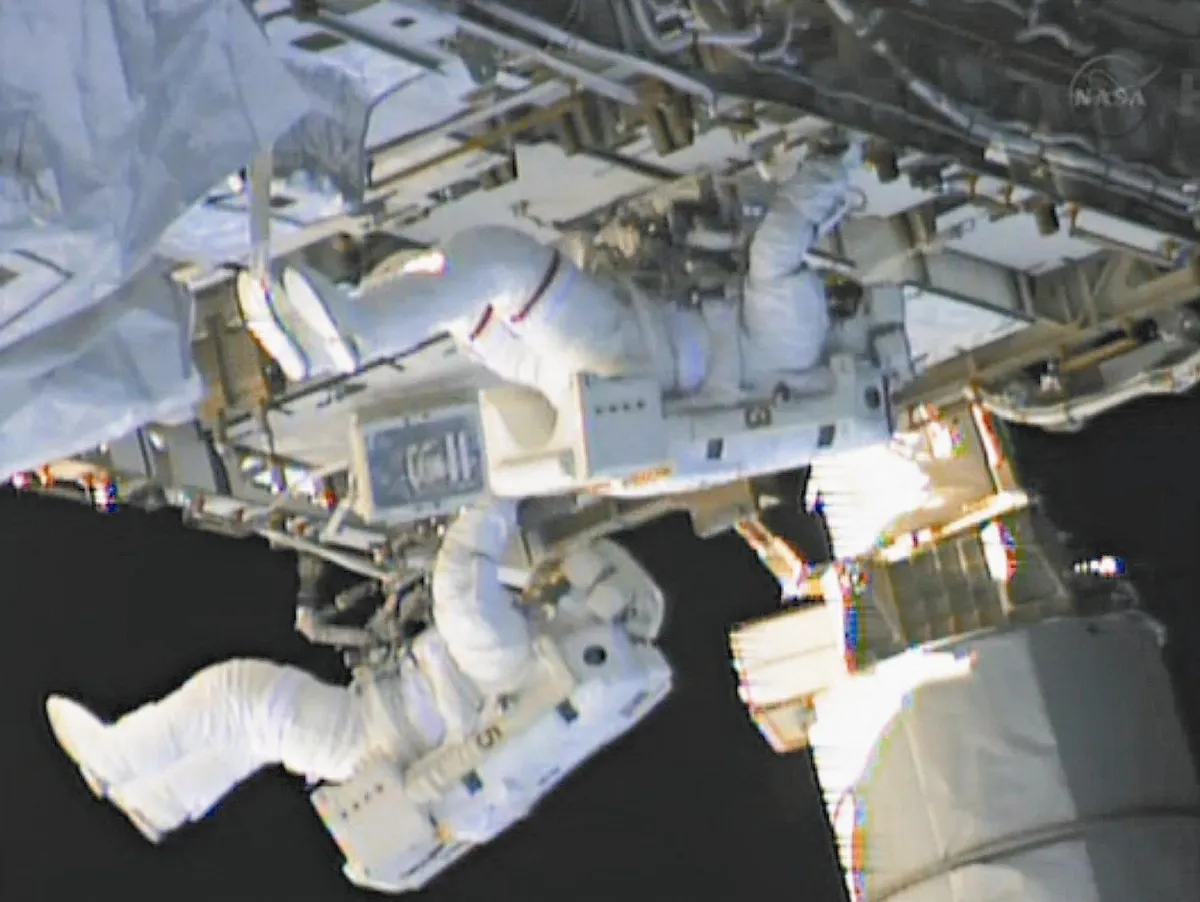 太空站氨外洩 太空人漫步搶修