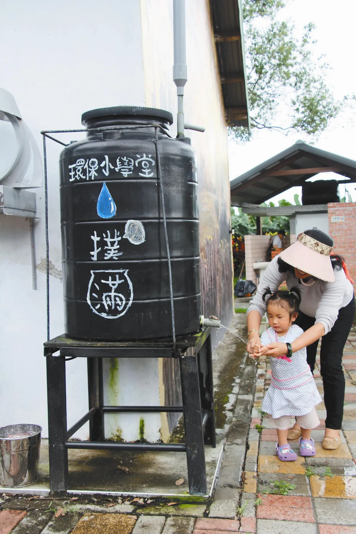撲滿存雨水 供遊客洗手