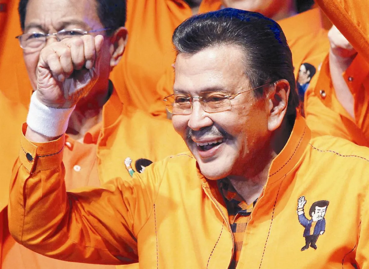 艾奎諾贏國會多數菲前總統艾斯特拉達 當選馬尼拉市長