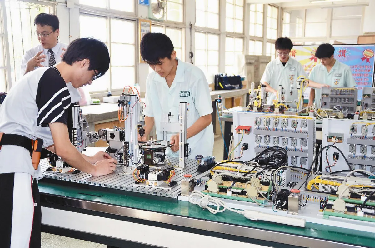 全國競技 白河商工挑戰科大生