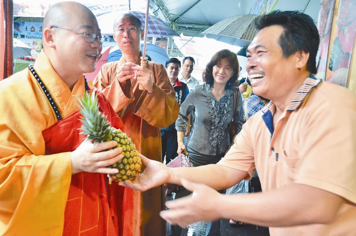 為果農祈福 荔枝、鳳梨一定讚