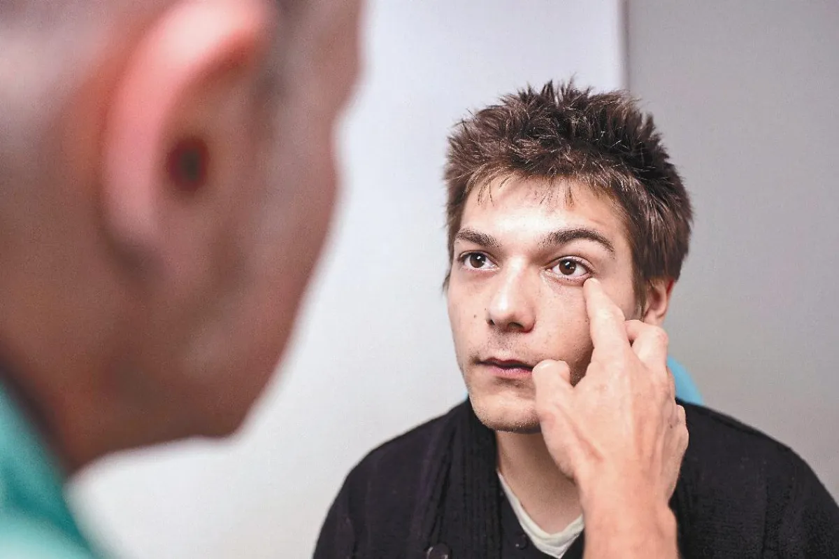 人造眼窩取代玻璃眼