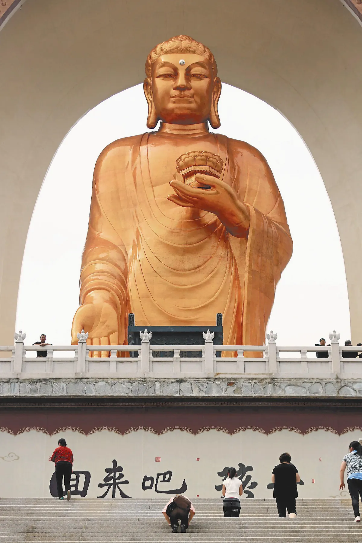 大佛貼金 年內開光