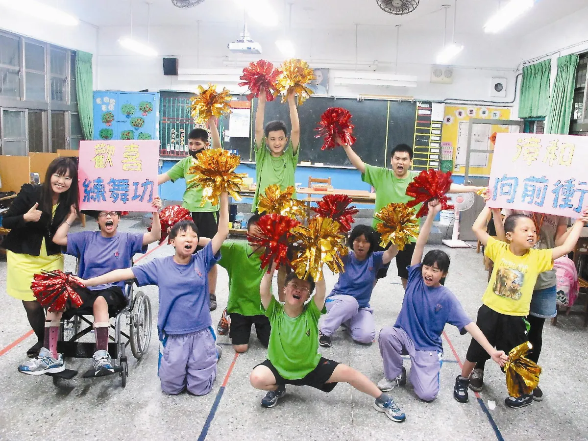 勤練舞功 特教生圓啦啦隊賽夢想