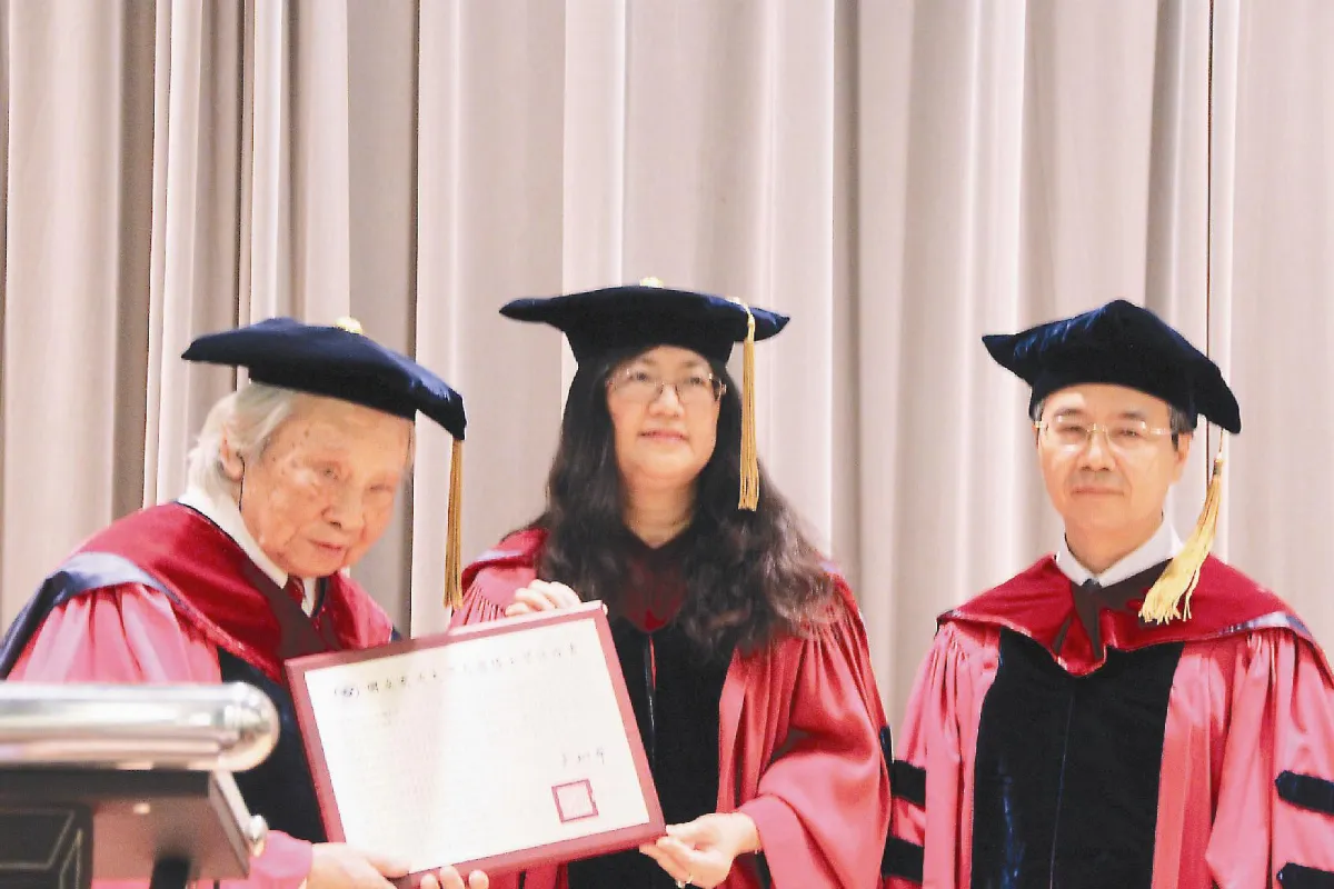 獲頒名譽博士 鍾肇政勉學子 不要怕退稿