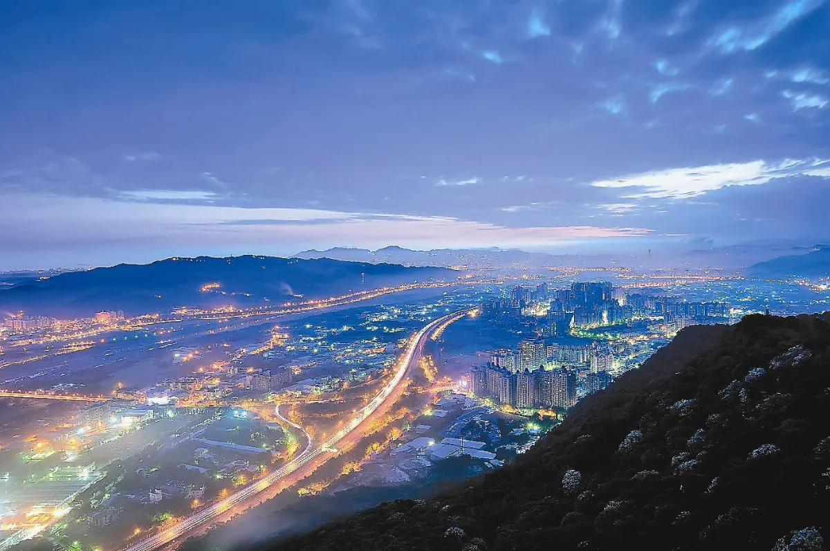 鳶山琉璃光 攝影族搶拍