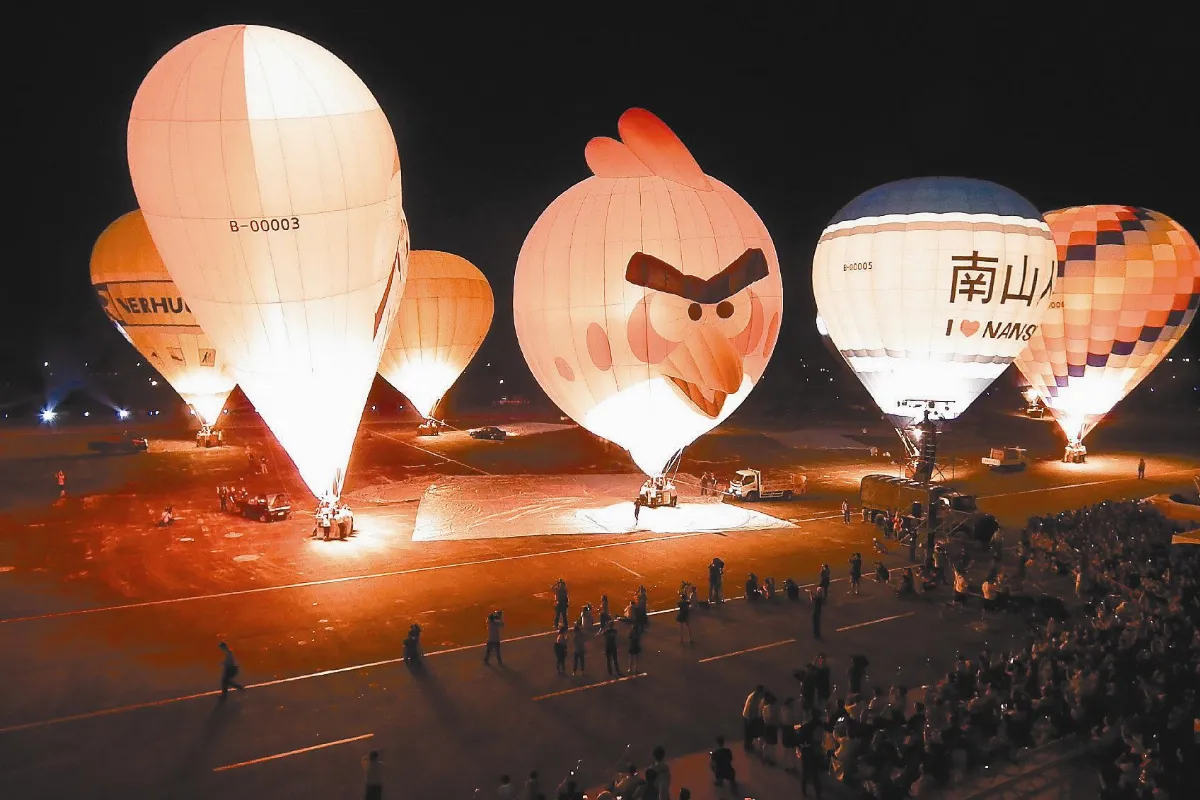 台東熱氣球 光雕音樂會揭幕