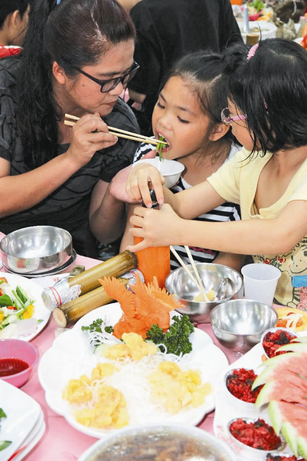 愛心美食下鄉 學子呷飽飽