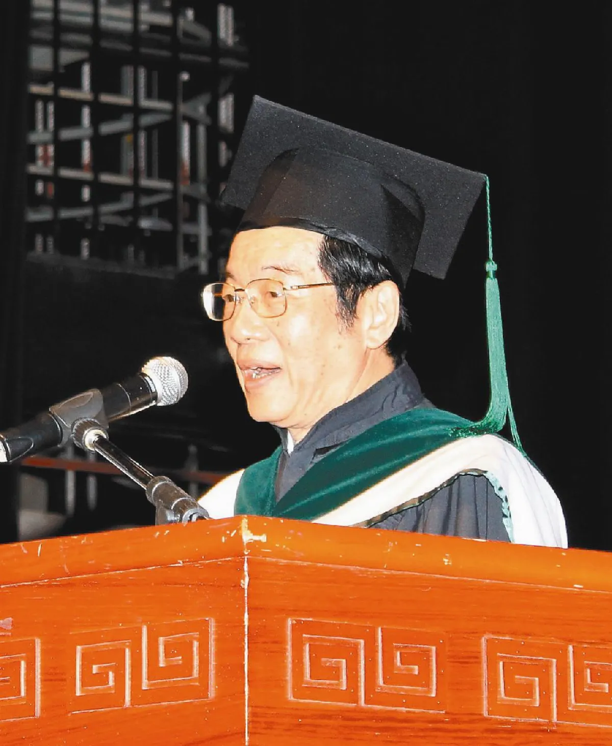 感謝學生相挺 黃榮村也有畢業心情
