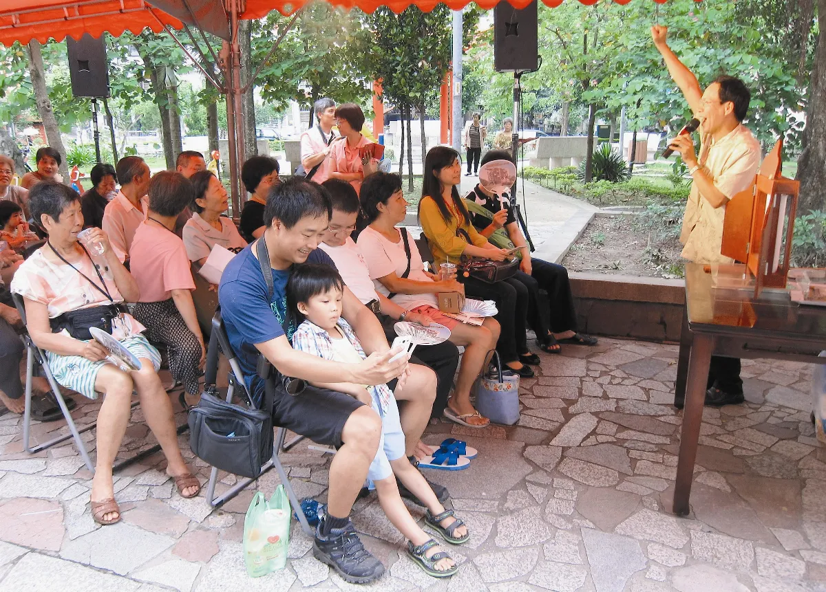 【閱聽現場】大樹下呷茶聽講古——新北市立圖書館公園開講