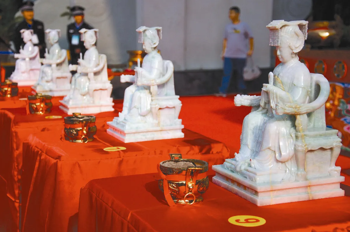 世界最大翡翠媽祖像 昨開光