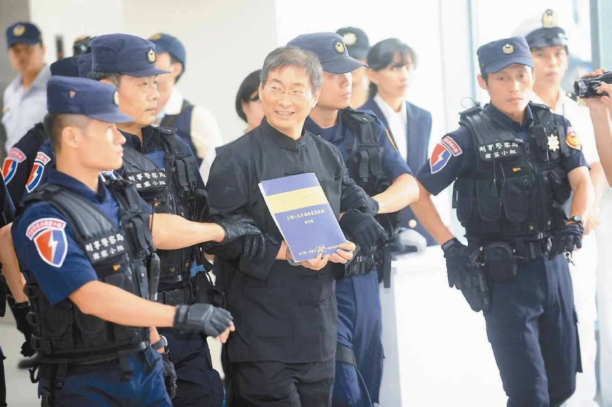 張安樂返台歸案 百萬交保
