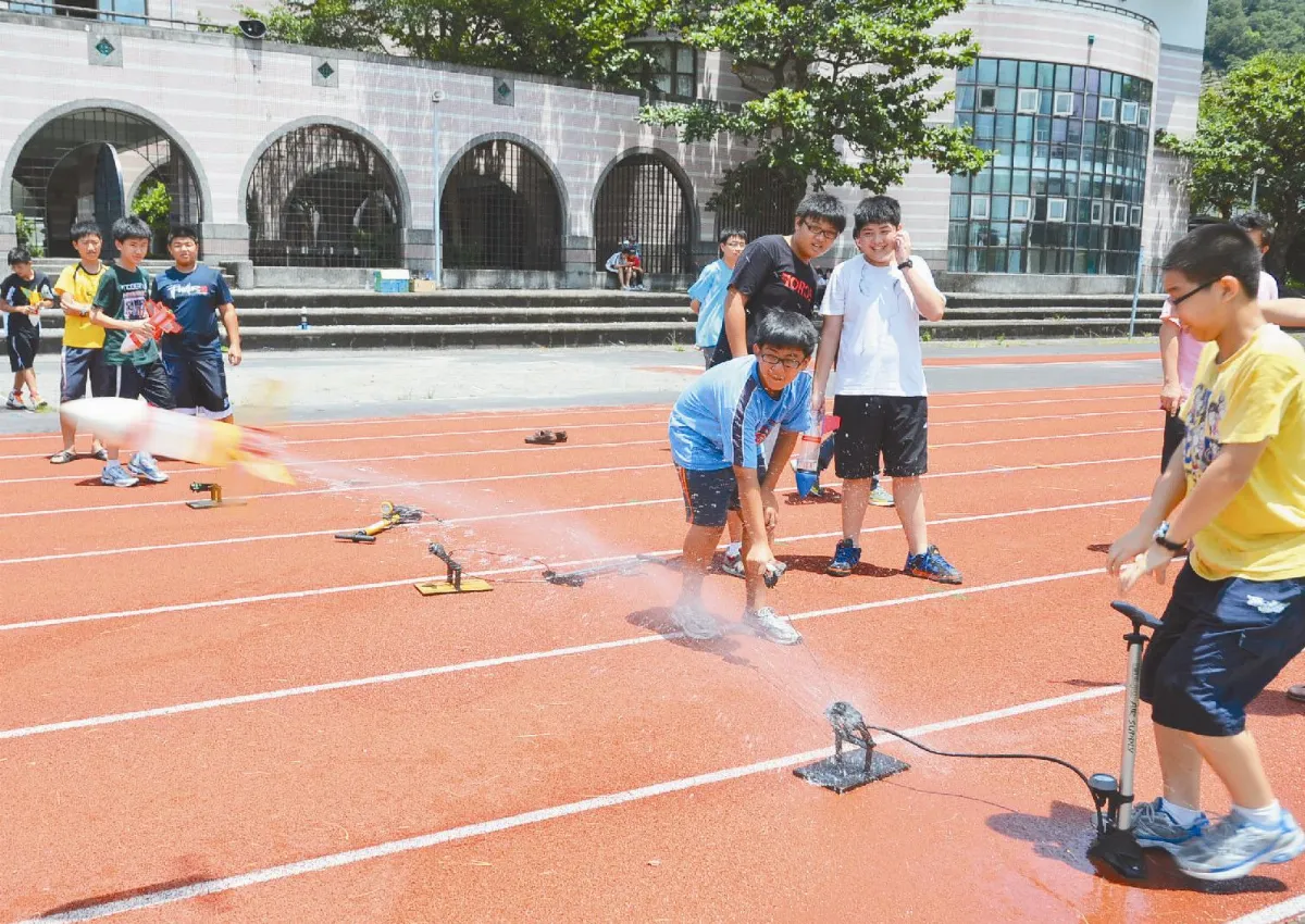 頭城國中生 艷陽下玩科學