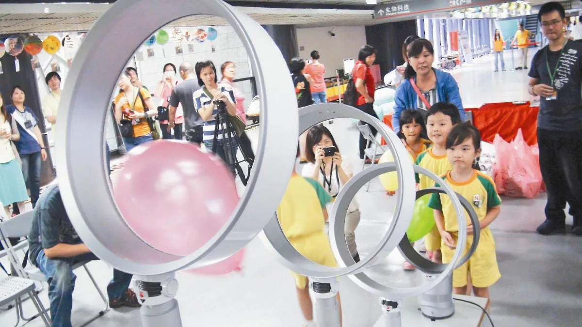 氣球爬樓梯 幼童初體驗