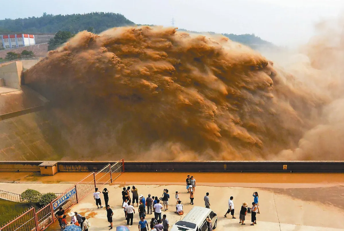 黃龍飛瀑