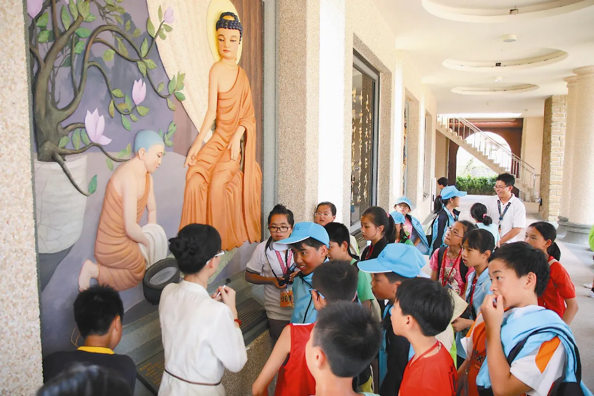 馬祖小學生 畢旅訪佛館