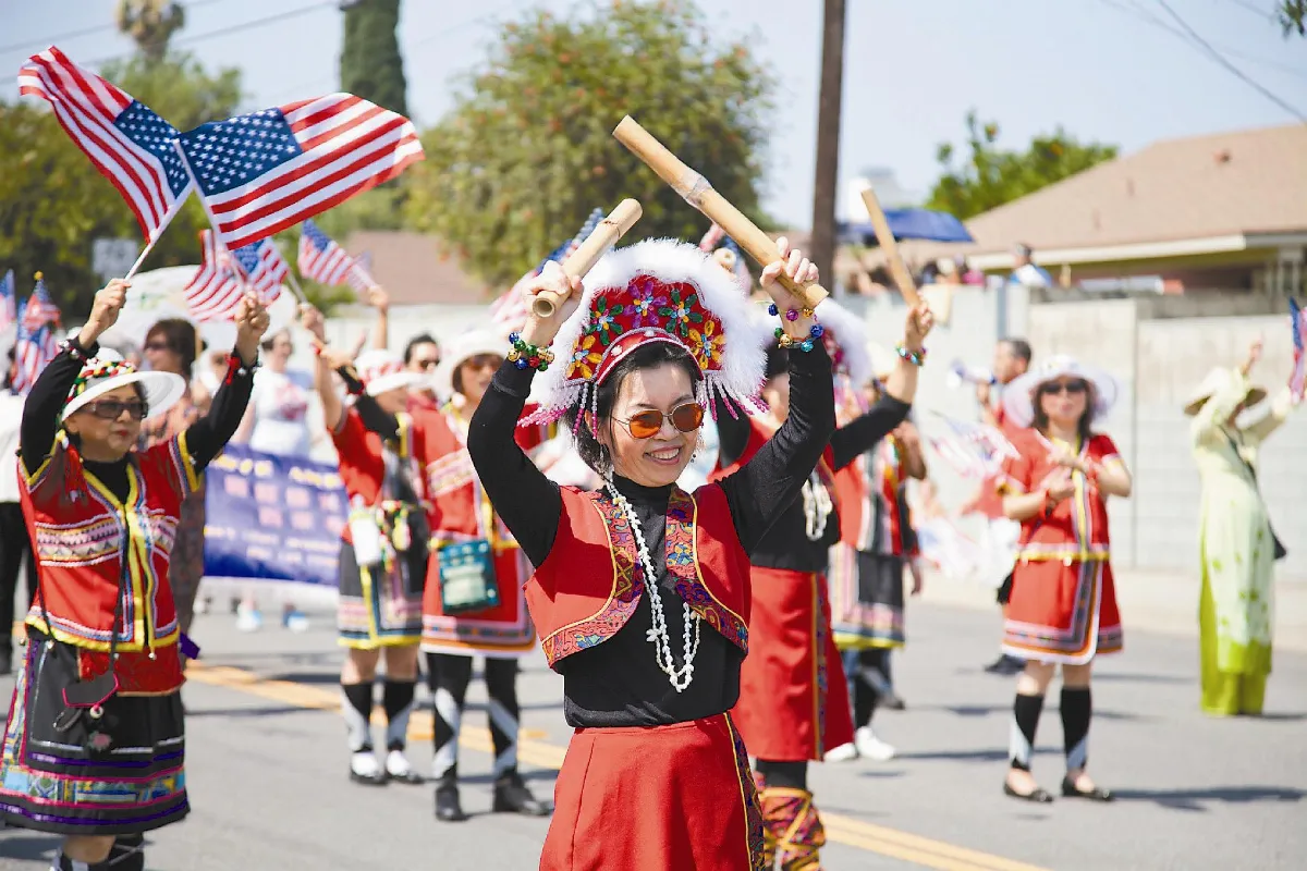 國慶遊行 洛城佛光人第五區奪冠