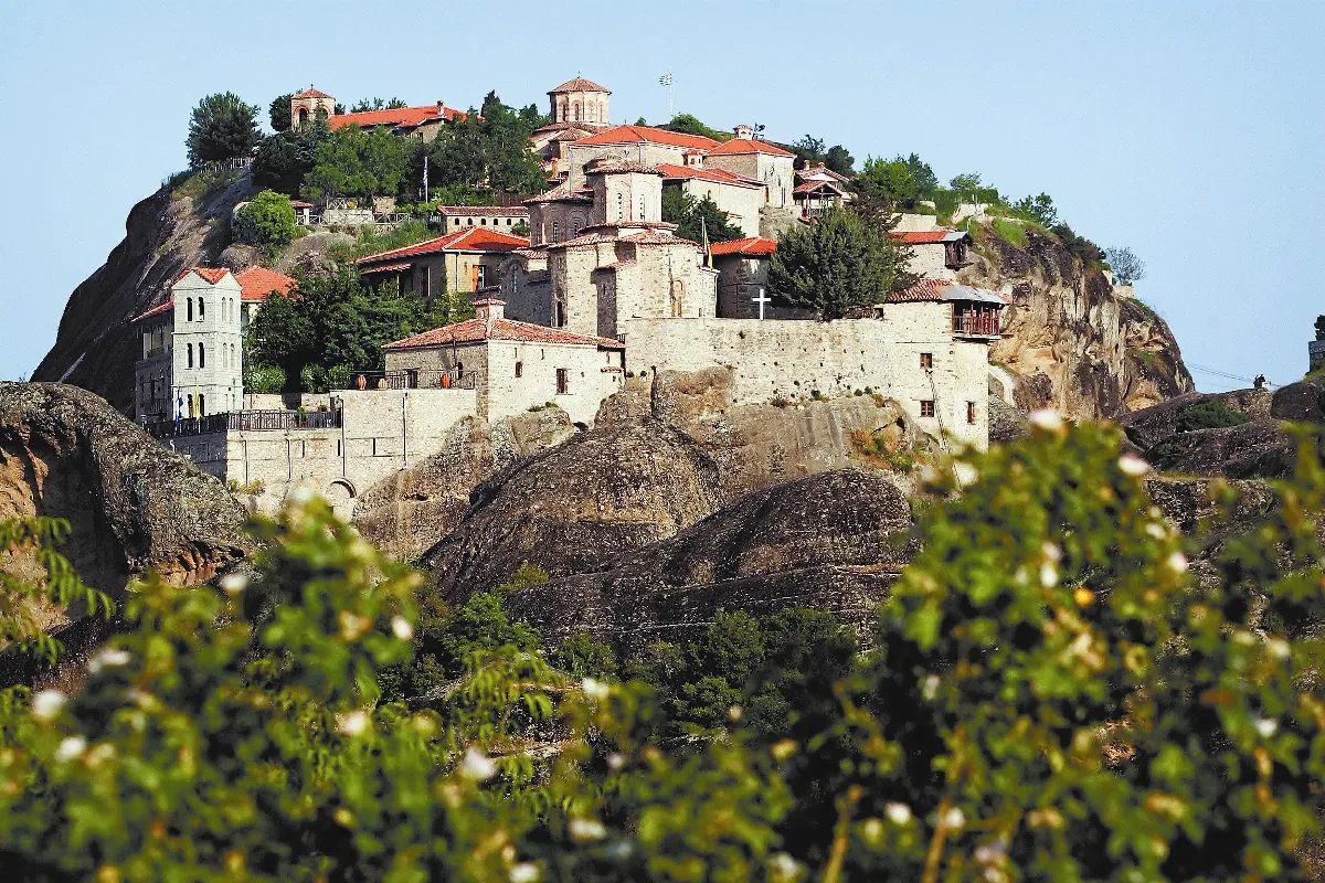 希臘修道院 懸空上千年