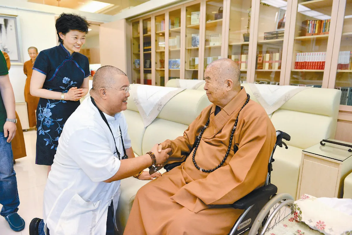 金庸之子  皈依佛門