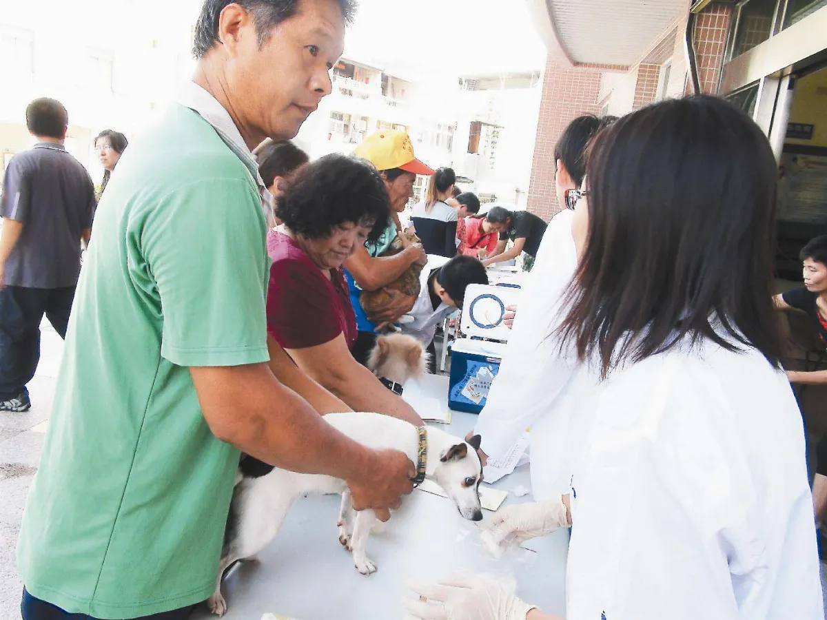 防堵狂犬病 家中犬貓快打疫苗