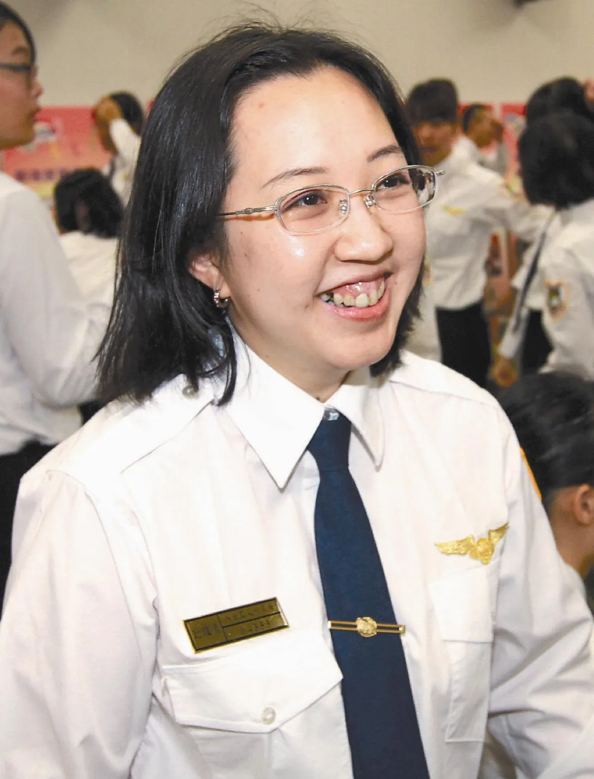 嬌小不怕操  汪慧玲獲肯定移民官結訓 首位外配領證書