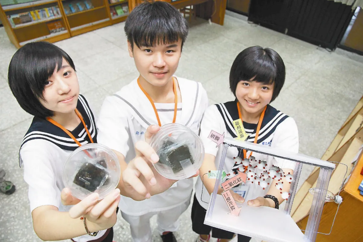 蘇澳海事海藻電池 全國科展第1