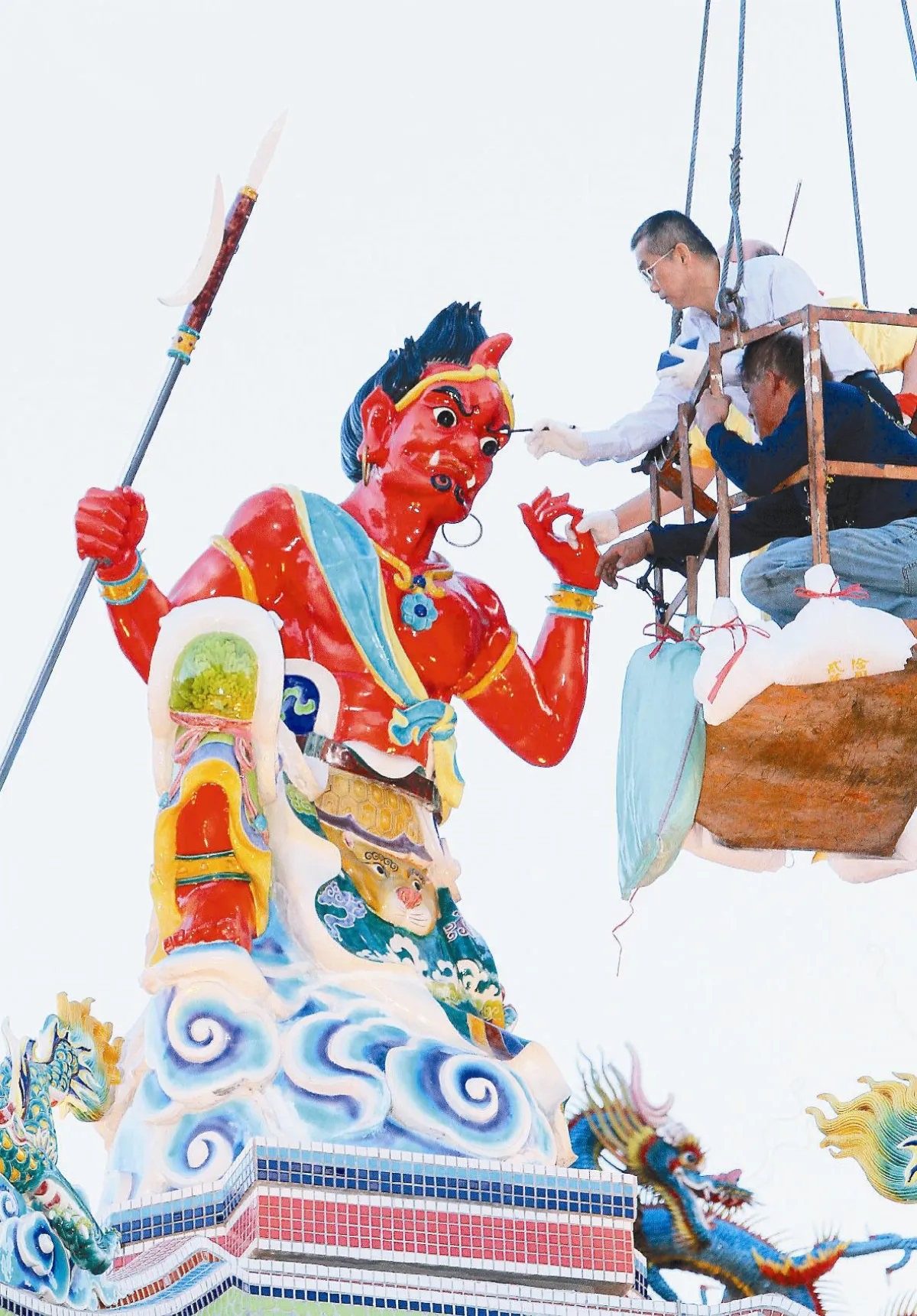 出自葉星佑之手慈祐宮左右護法開光交趾陶神像栩栩如生