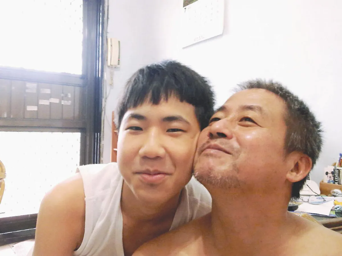 老媽作球給老爸