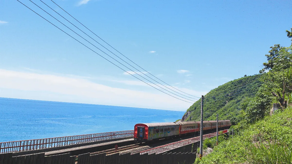 最美火車站遇上最美小學 醉了